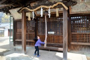 正しい神社参拝方法と鈴を鳴らす意味｜神社仏閣での鈴と鐘の役割り
