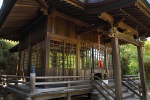 神社参拝後のマナーと鈴に込める心｜神社仏閣のお参りの後はどうする