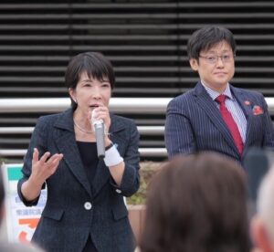 The form of love that Sanae Takaichi shows to Taku Yamamoto. The "strongest ally" chosen by the prime ministerial candidate