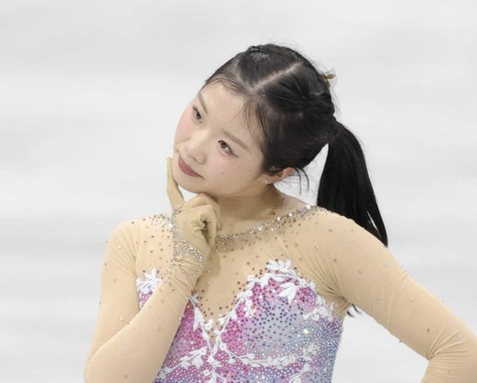 Ami Nakai, the secret behind her exclusive hair and makeup! Click the link to see a picture of her shiny cheeks