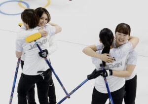 Sayaka Yoshimura's crest engraved on her curling pants! The "white mark" proves her dedication