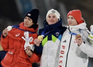 The definitive photo of Nikaido Ren looking depressed! The reason why he's the only one not smiling on the podium
