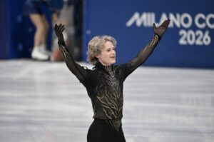 マリニン4回転アクセル転倒！氷の穴にハマった