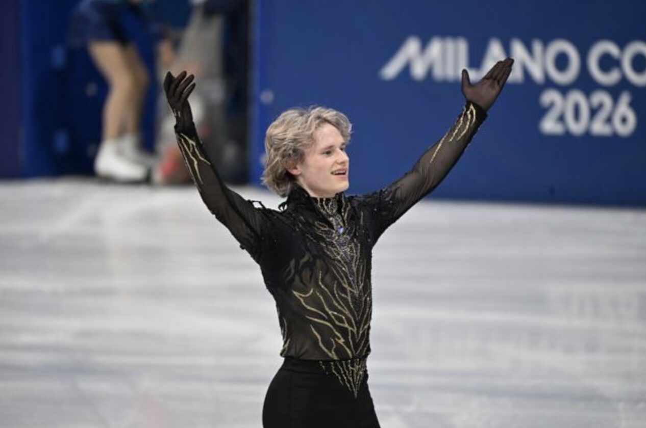 マリニン4回転アクセル転倒！氷の穴にハマった