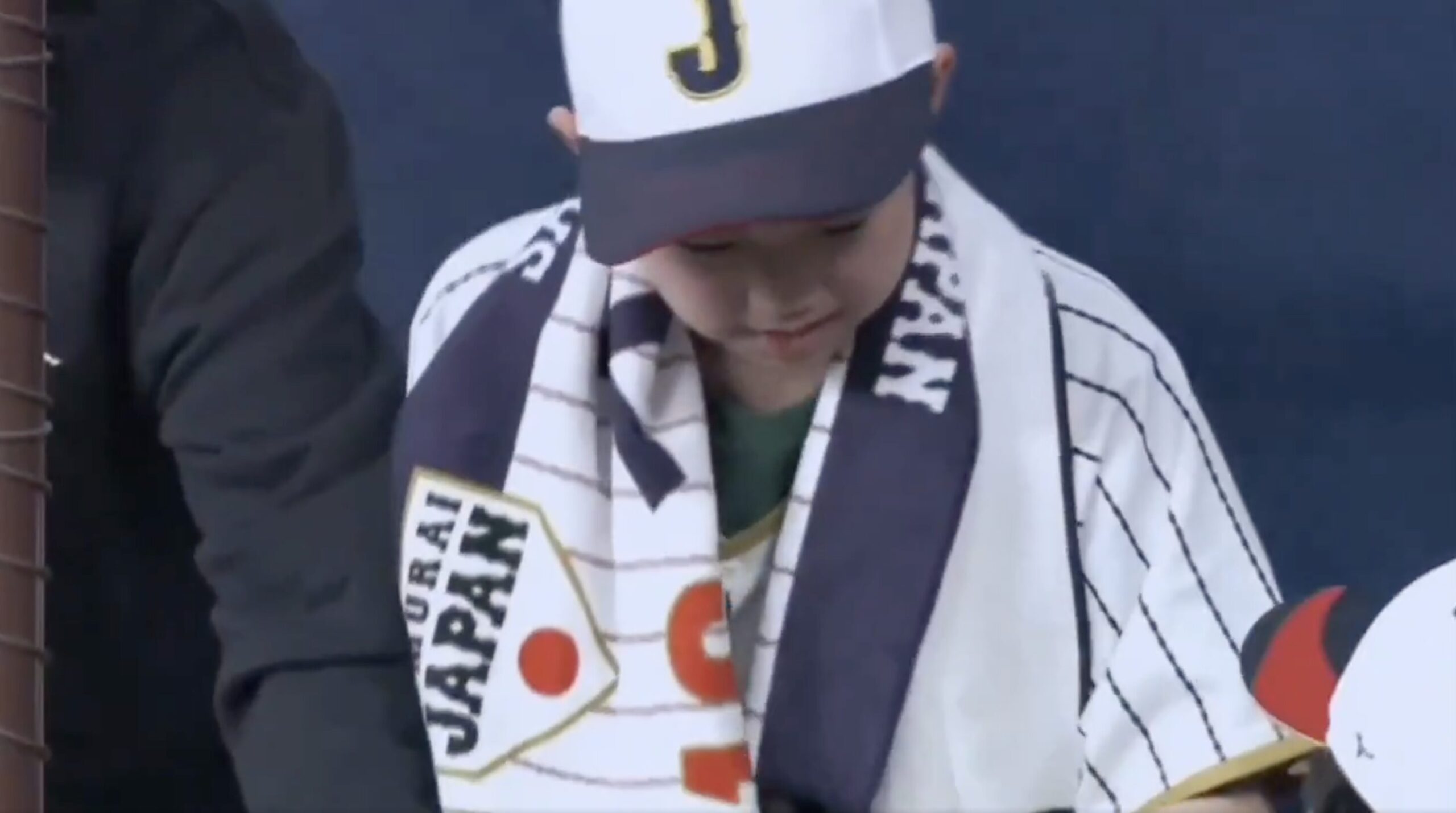Identifying the boy who got Shohei Ohtani's autograph! "He stayed up all night in line"