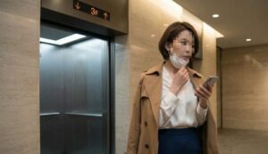 A decisive photo revealing the face of the woman involved in Yohei Matsumoto's affair! The forbidden scene witnessed in Akasaka at night.