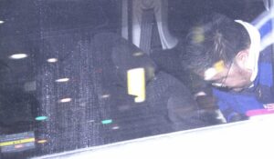 The deep vertical wrinkles between his eyebrows and the unnatural distortion of his mouth on Nakamoto Kensuke's face make him look like a different person. When you examine Nakamoto Kensuke's face, you can see the conflict he was going through while on the run.