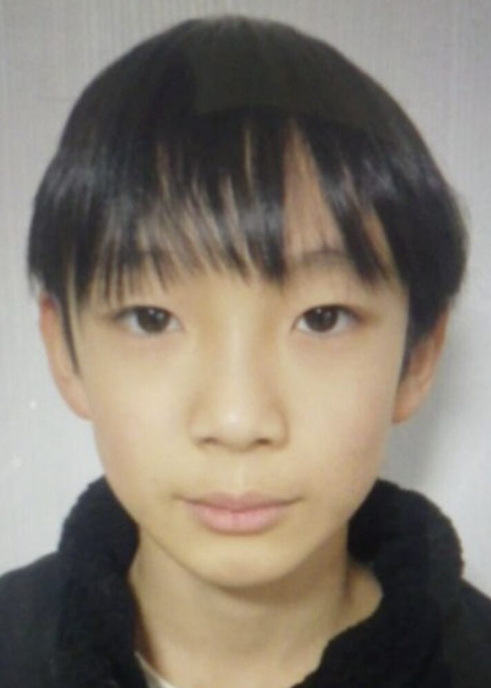 The unusual location where the backpack was left and the circumstances of its discovery, as revealed by the Bunshun report on Yuki Adachi.